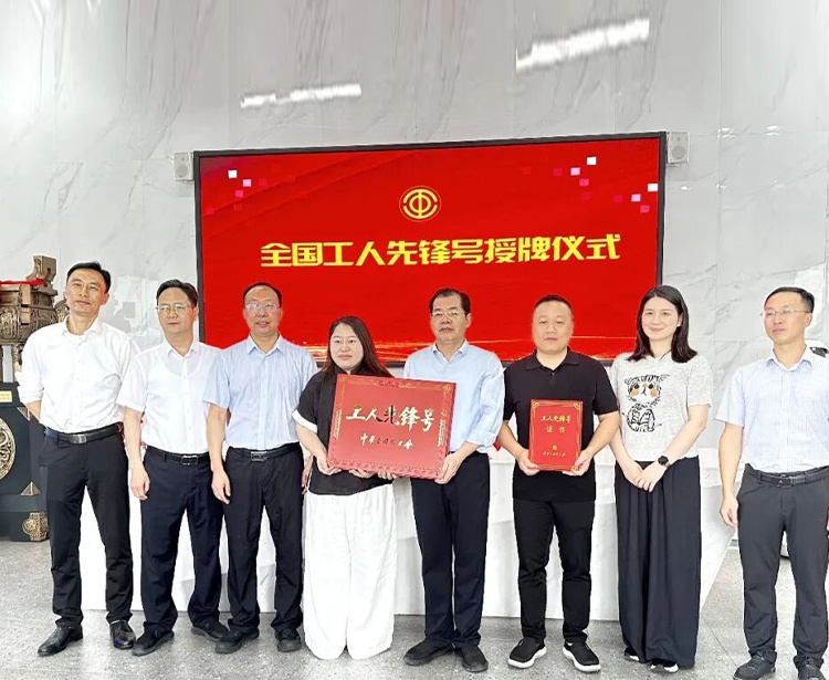 Производственный цех компании FXSINO удостоен звания «Национальный центр поддержки рабочих-первопроходцев».